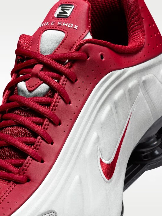 Nike Shox R4. Brand New. Mens Size: 11.5. main image 4